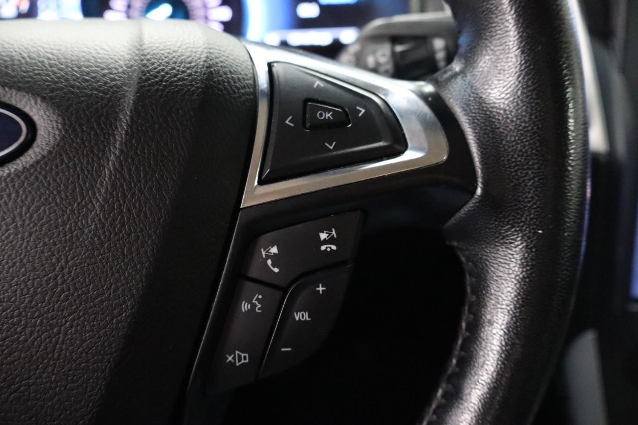 Ford Edge Vehicle Full-screen Gallery Image 18