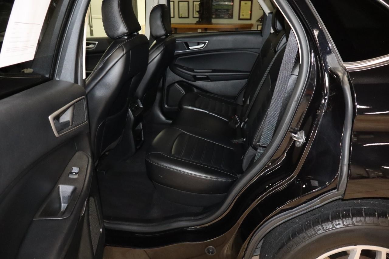 Ford Edge Vehicle Full-screen Gallery Image 23
