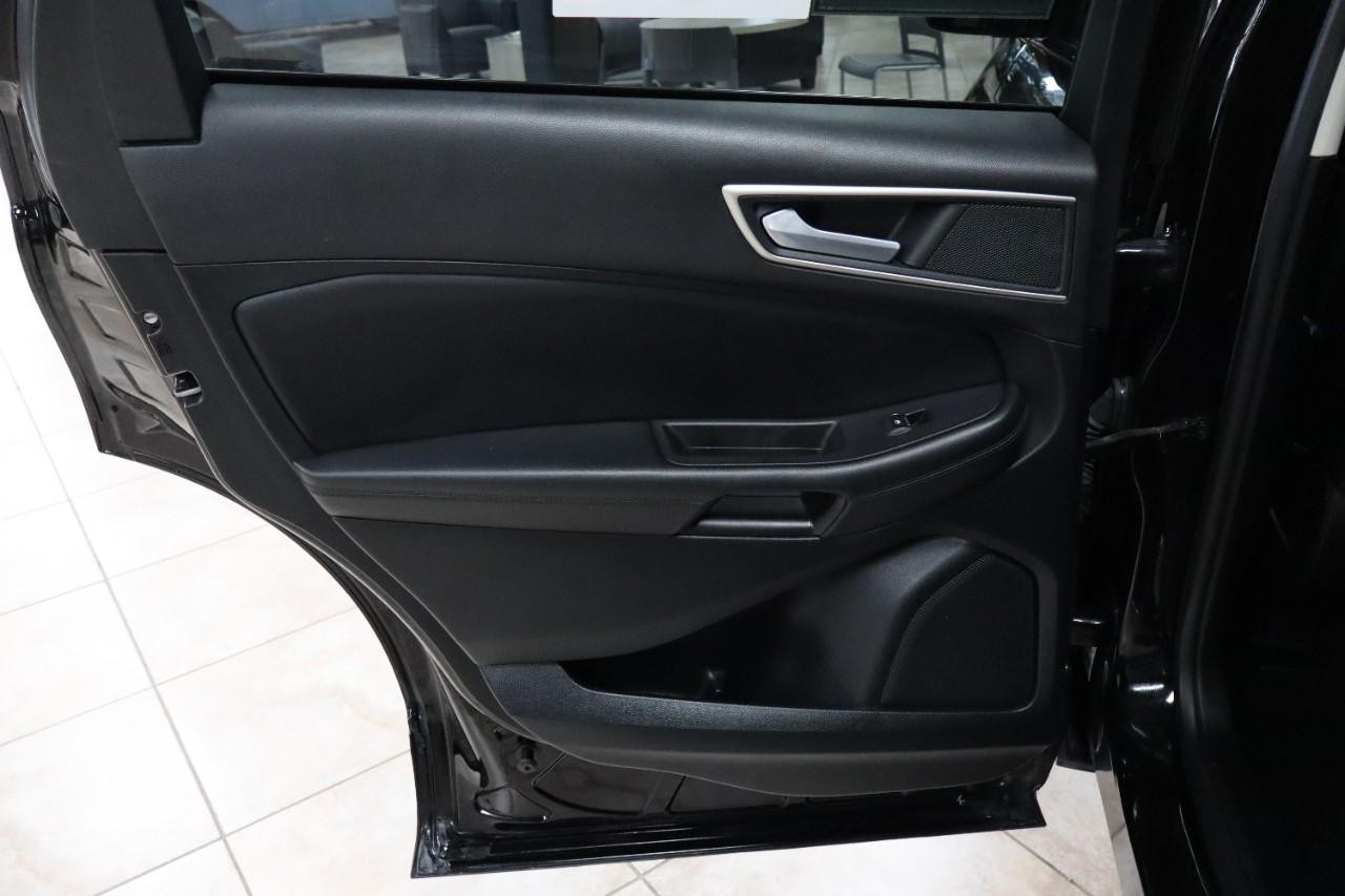 Ford Edge Vehicle Full-screen Gallery Image 24