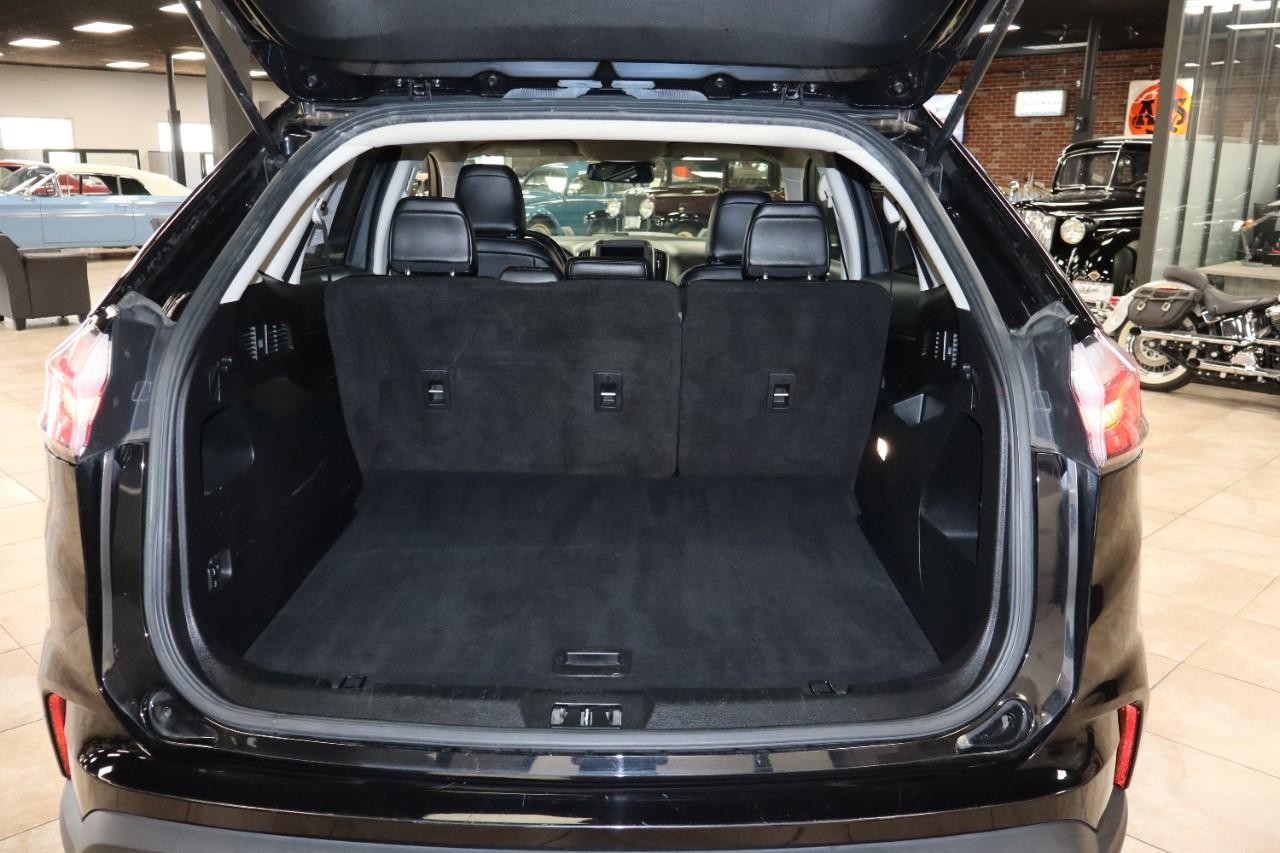 Ford Edge Vehicle Full-screen Gallery Image 25