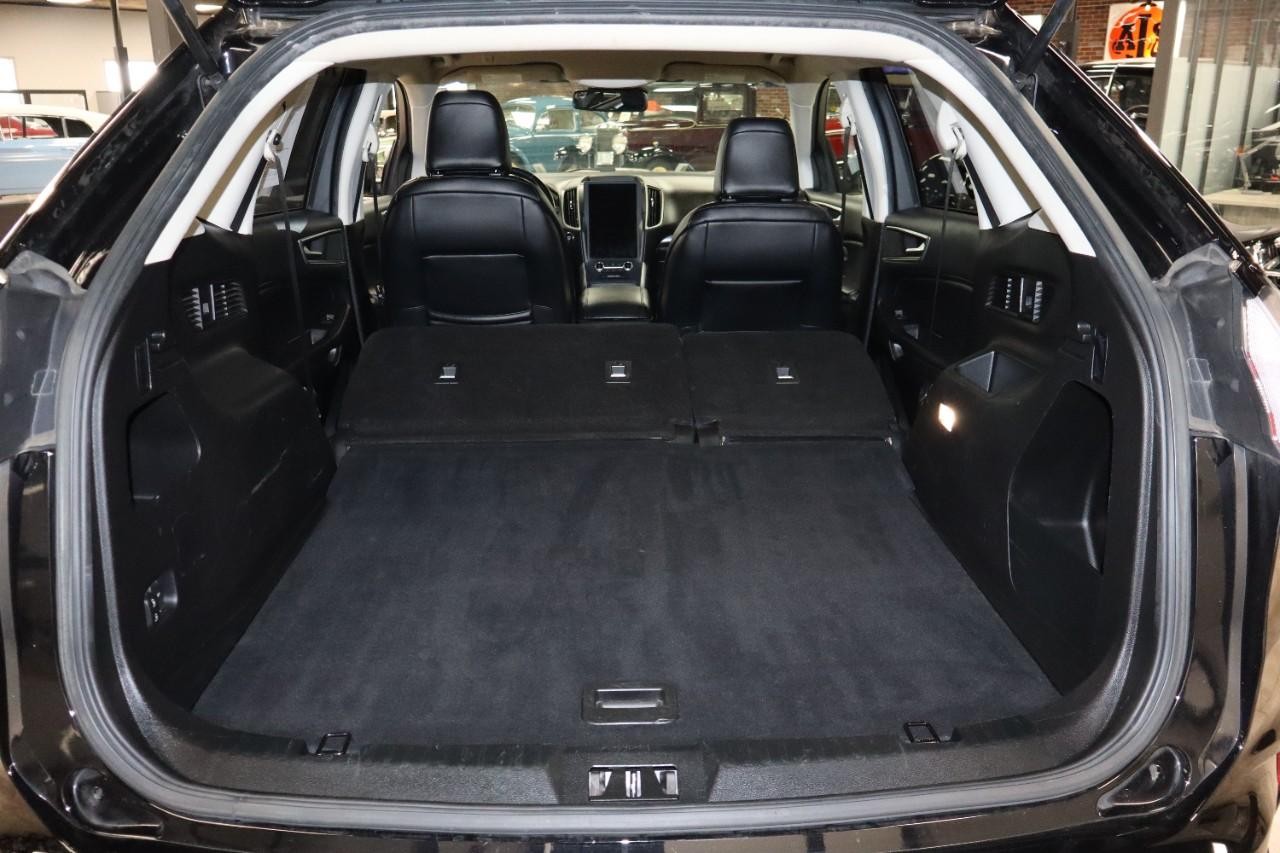 Ford Edge Vehicle Full-screen Gallery Image 26