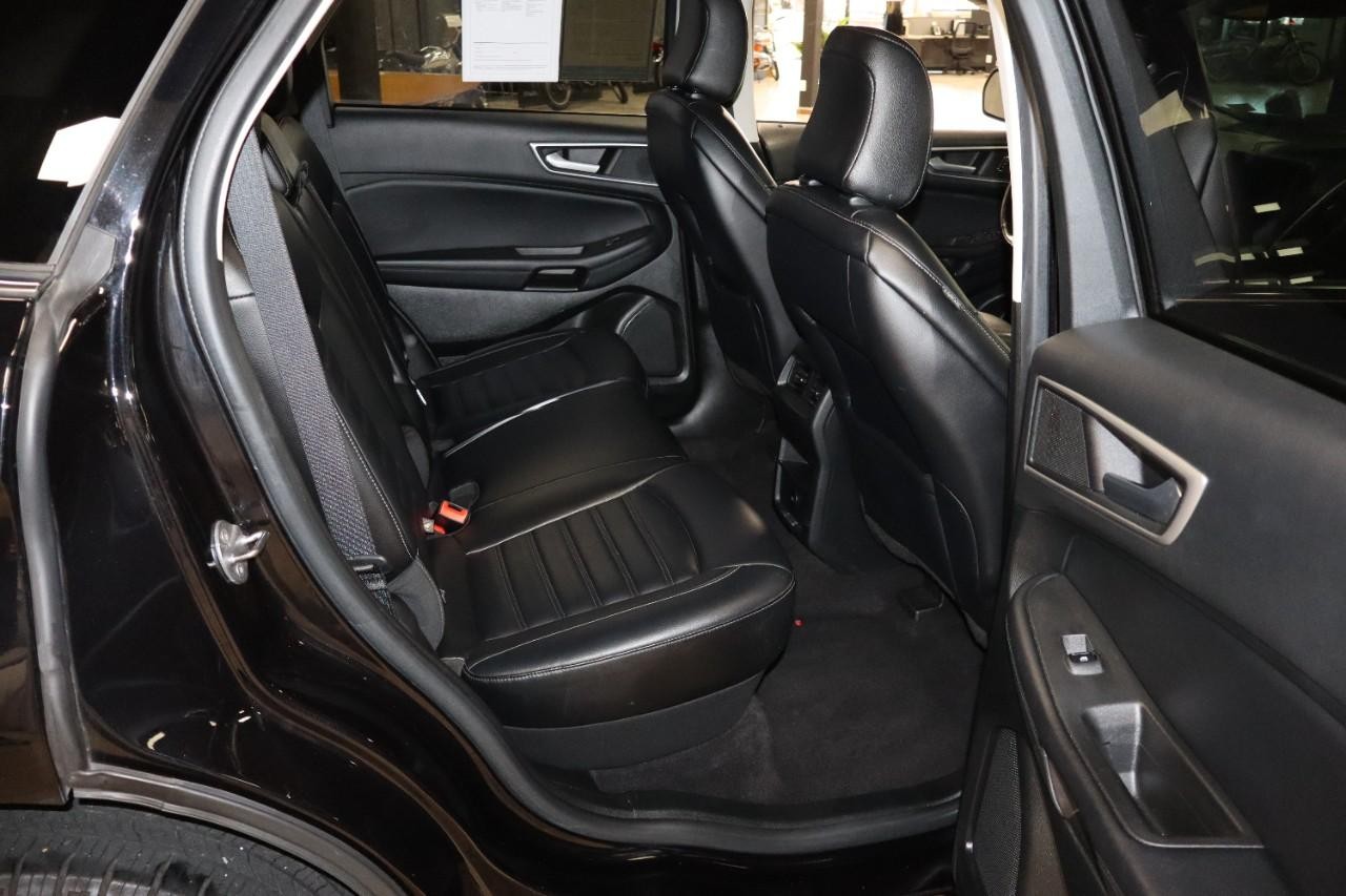 Ford Edge Vehicle Full-screen Gallery Image 28