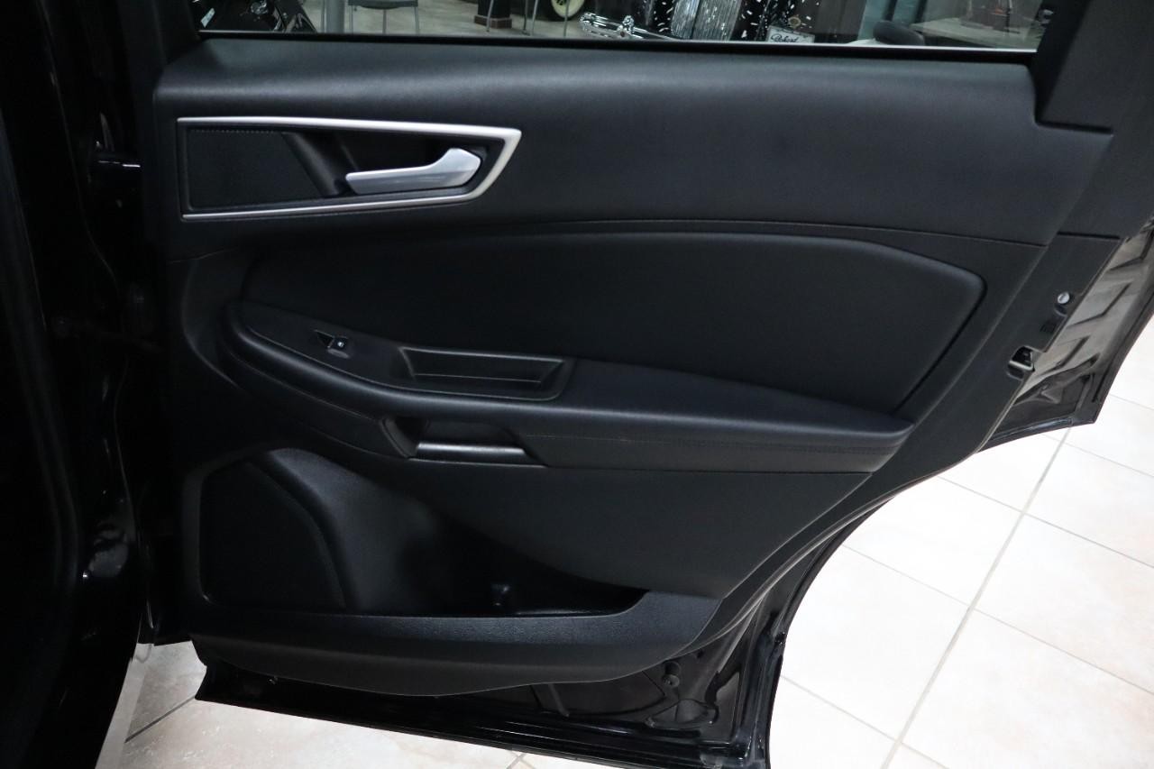Ford Edge Vehicle Full-screen Gallery Image 29