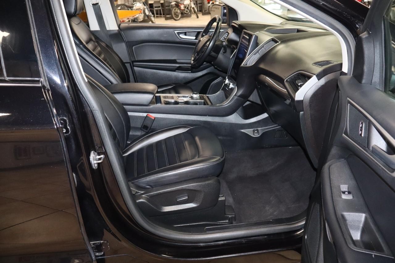 Ford Edge Vehicle Full-screen Gallery Image 30