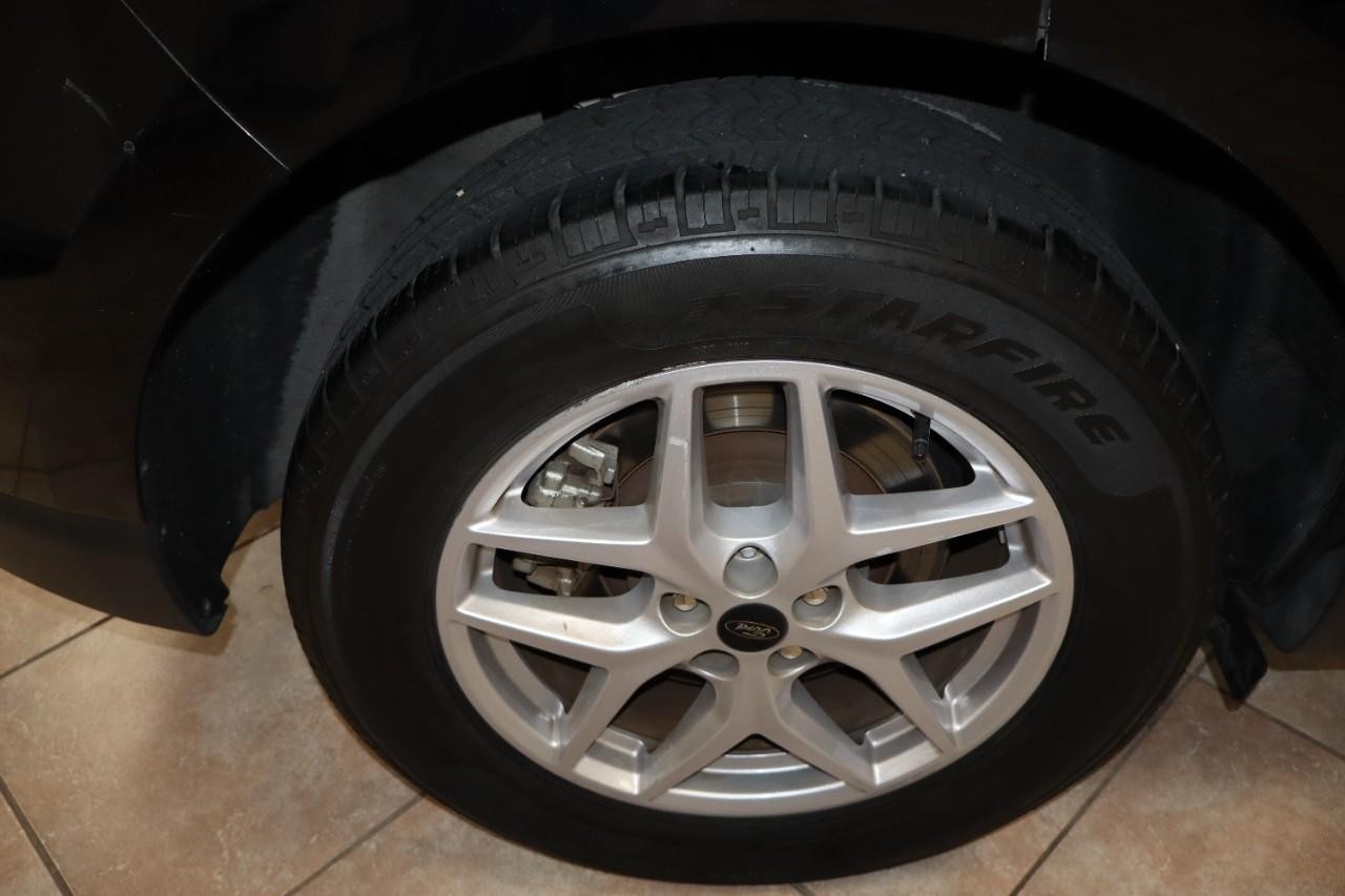 Ford Edge Vehicle Full-screen Gallery Image 35