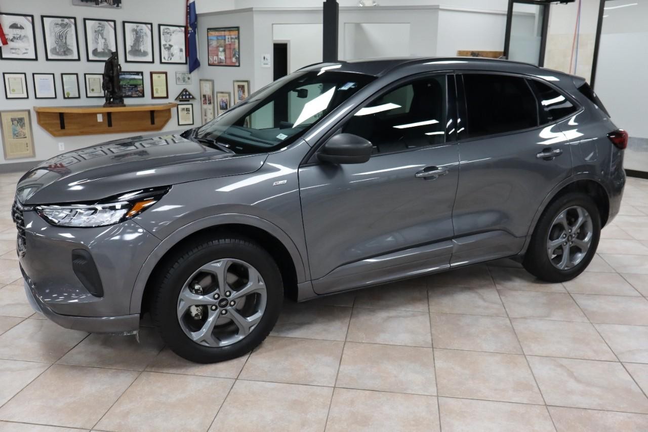 Ford Escape Vehicle Full-screen Gallery Image 2