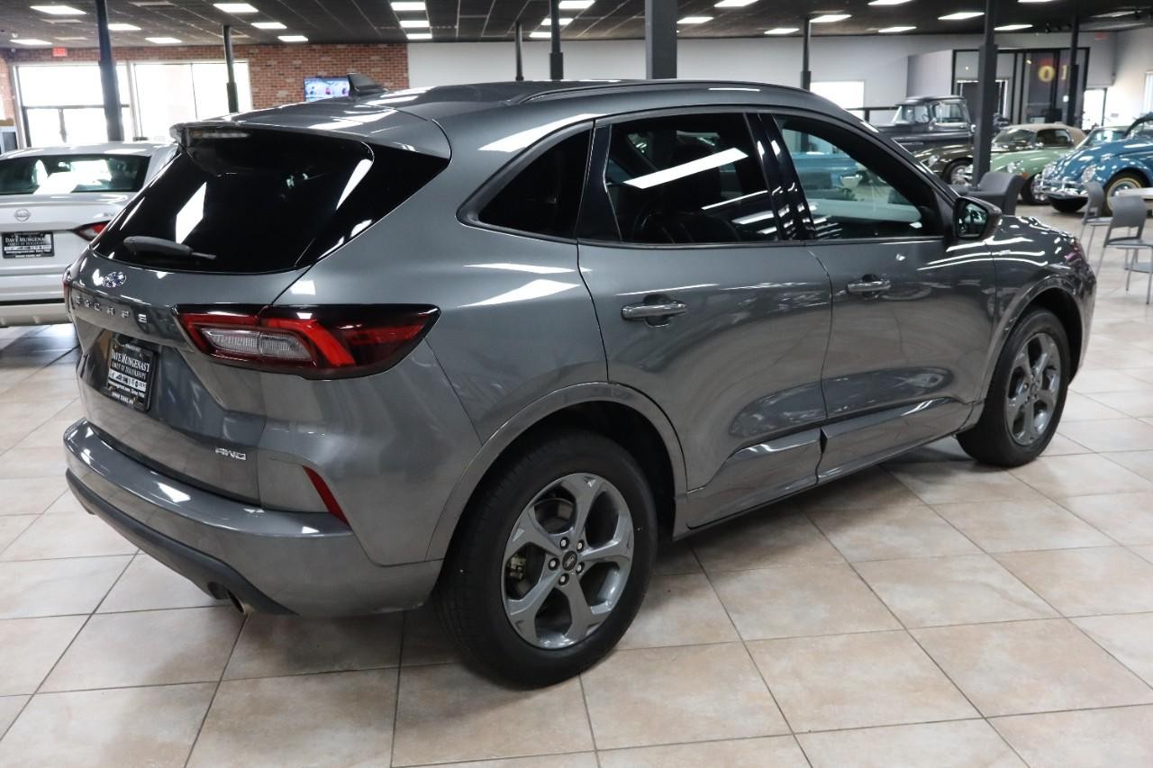 Ford Escape Vehicle Full-screen Gallery Image 6
