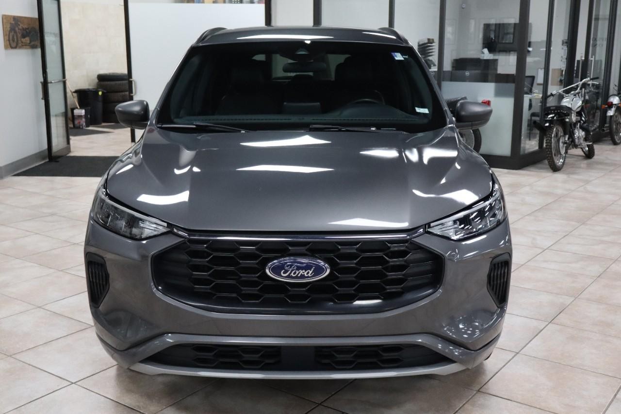 Ford Escape Vehicle Full-screen Gallery Image 9