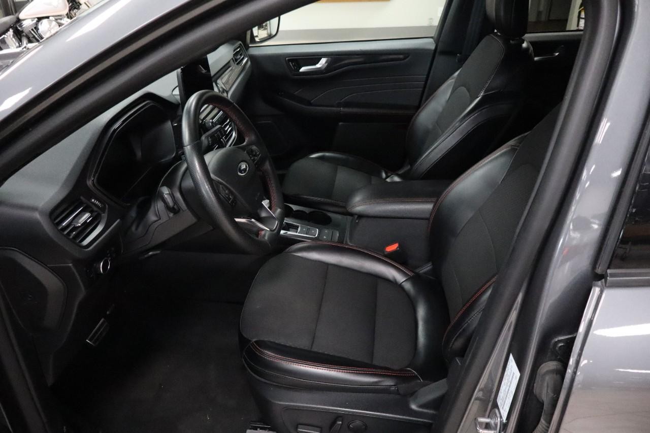 Ford Escape Vehicle Full-screen Gallery Image 10