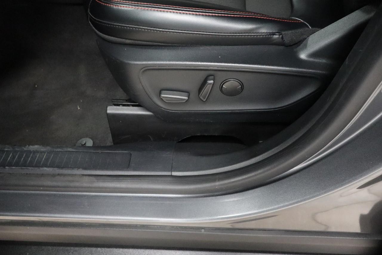 Ford Escape Vehicle Full-screen Gallery Image 11