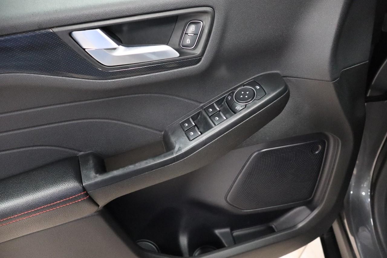 Ford Escape Vehicle Full-screen Gallery Image 12
