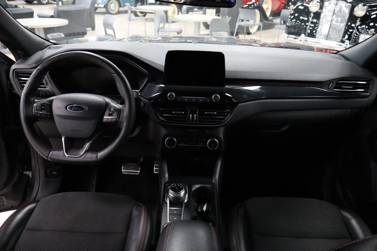 Ford Escape Vehicle Full-screen Gallery Image 13