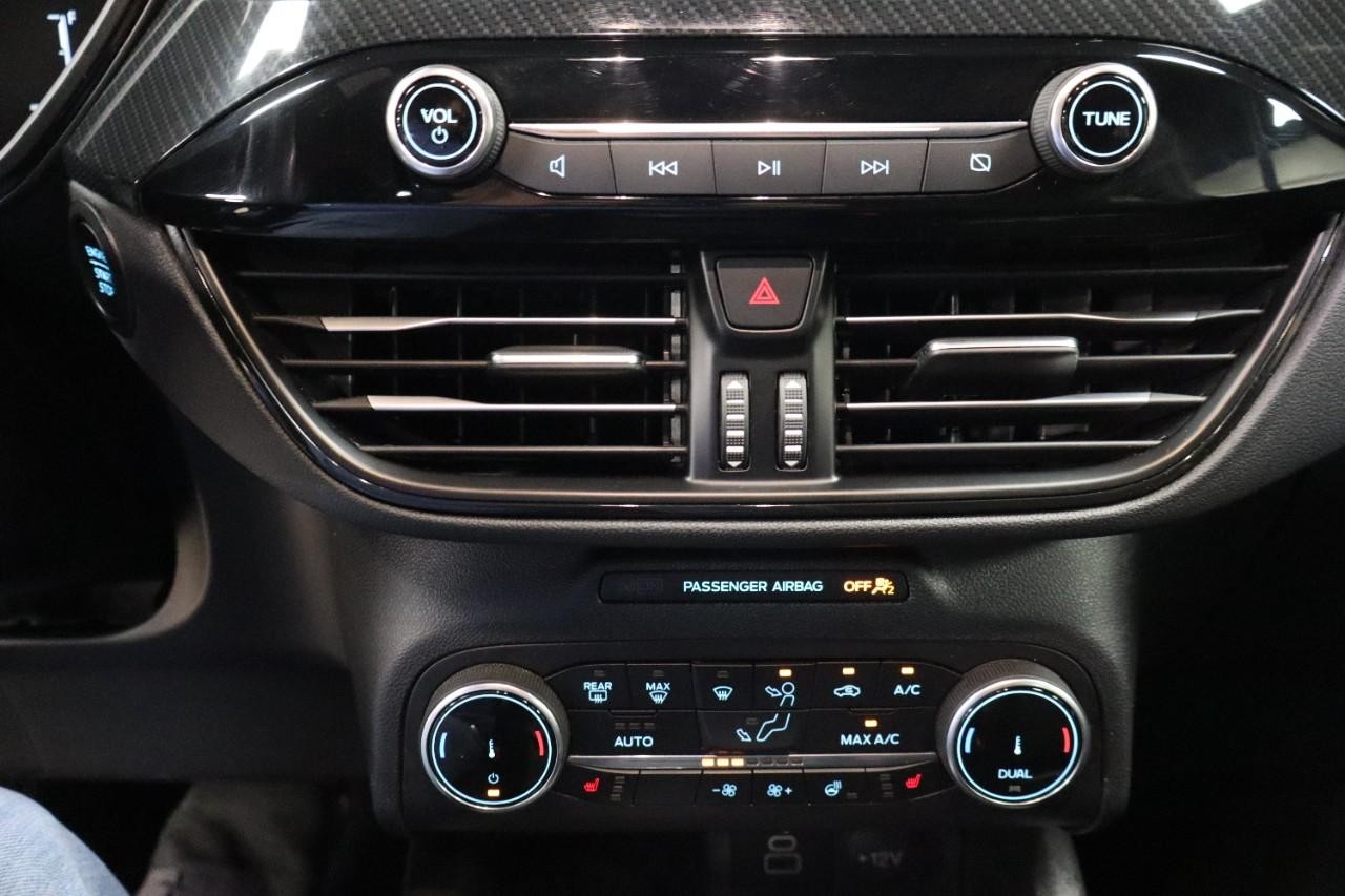 Ford Escape Vehicle Full-screen Gallery Image 17