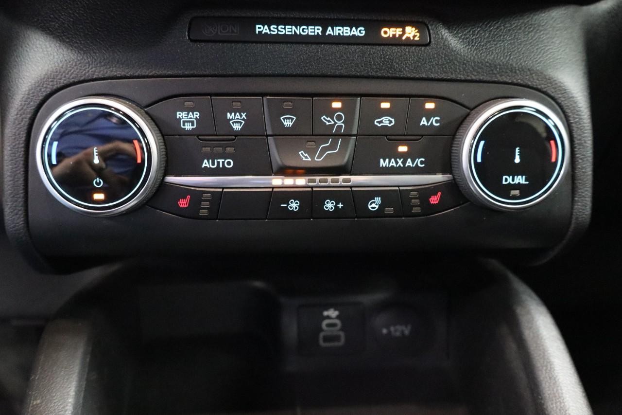 Ford Escape Vehicle Full-screen Gallery Image 18