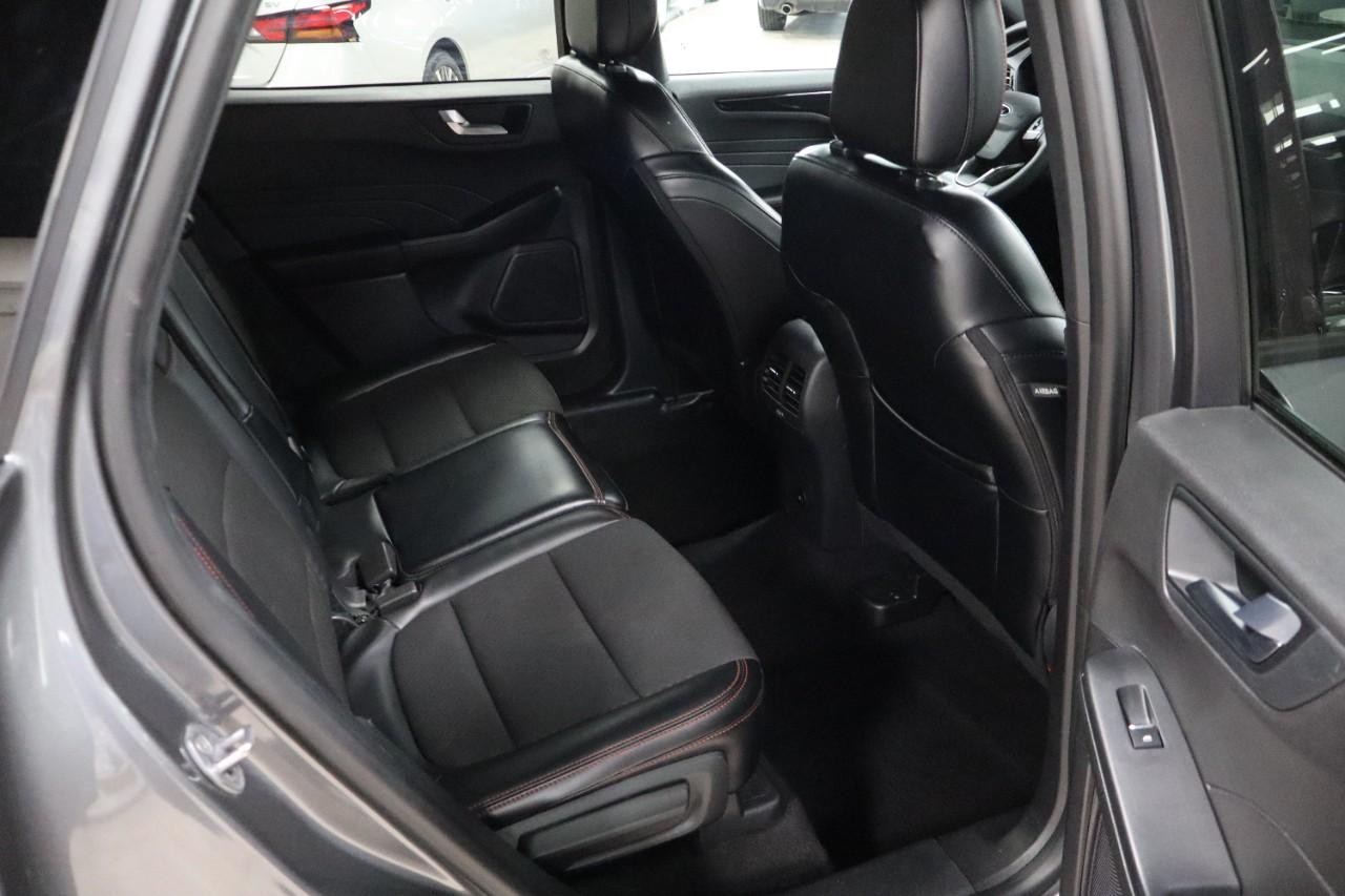 Ford Escape Vehicle Full-screen Gallery Image 22
