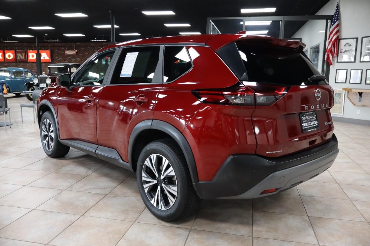 Nissan Rogue Vehicle Full-screen Gallery Image 3