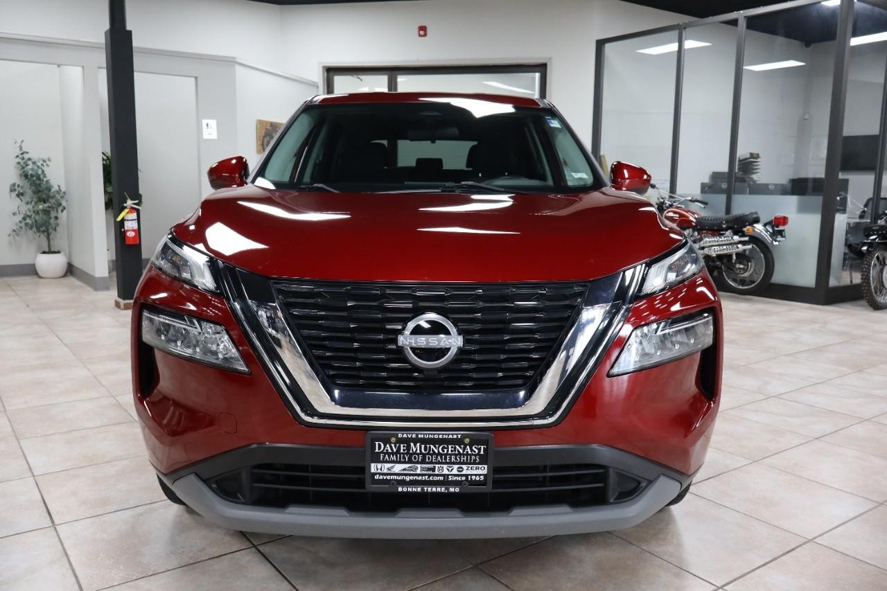 Nissan Rogue Vehicle Full-screen Gallery Image 8