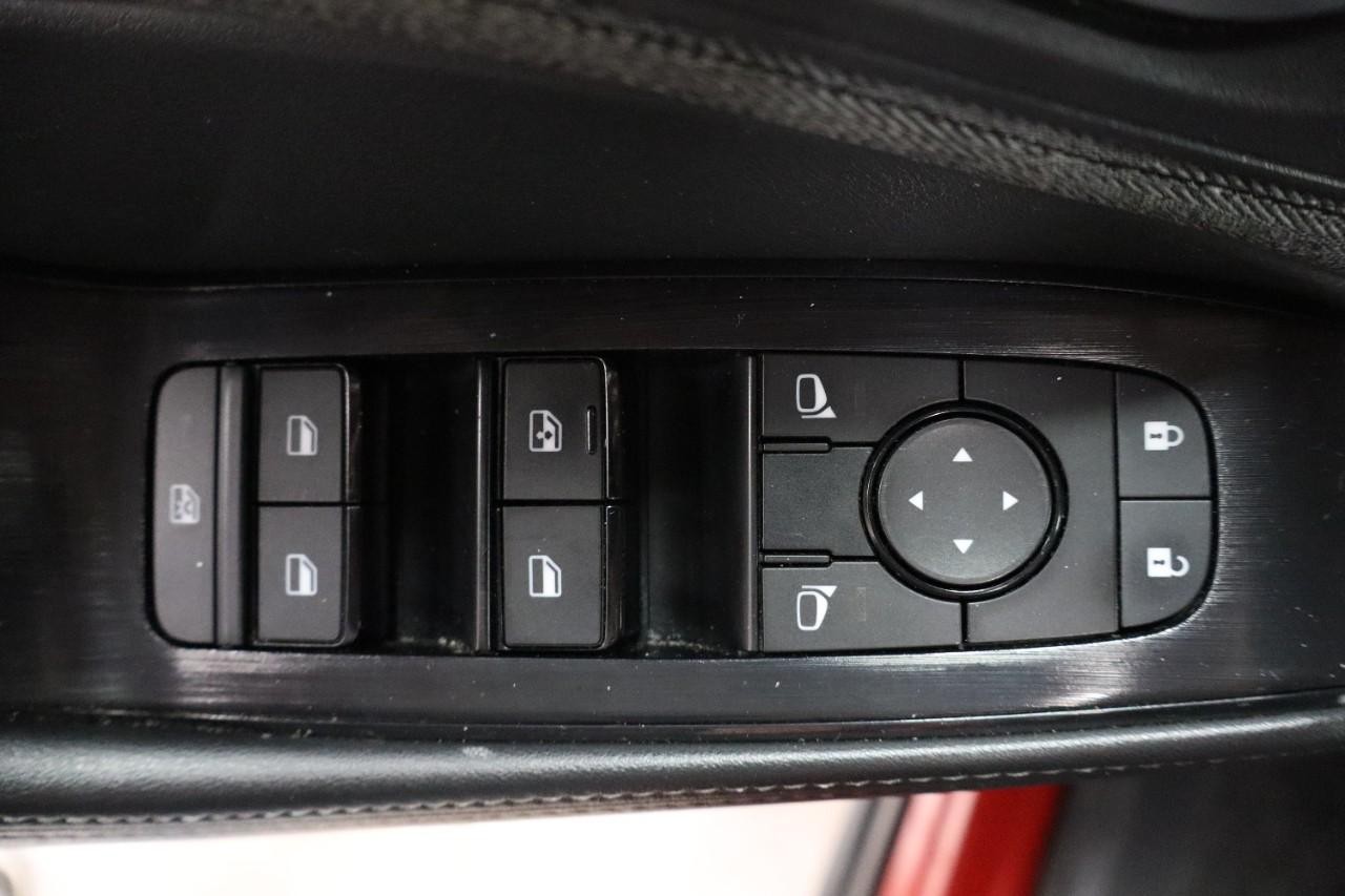 Nissan Rogue Vehicle Full-screen Gallery Image 11