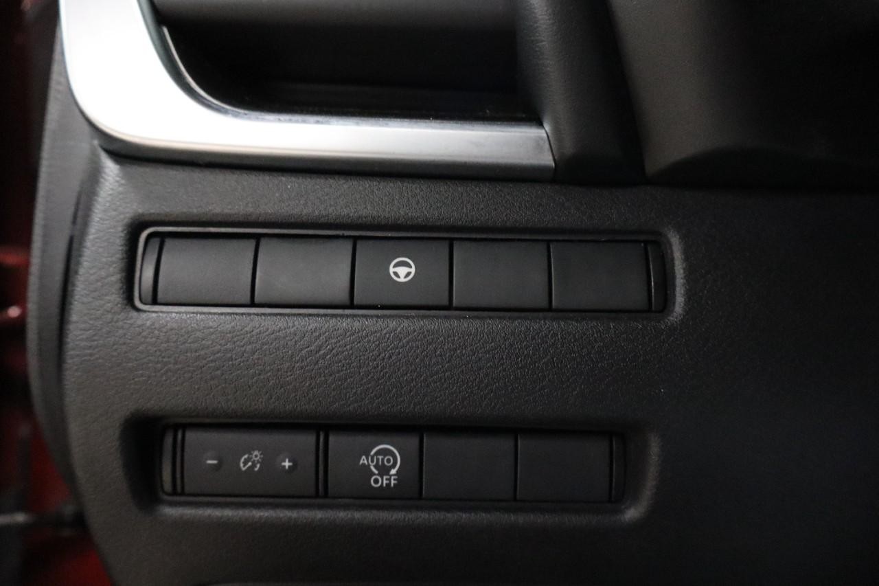 Nissan Rogue Vehicle Full-screen Gallery Image 13