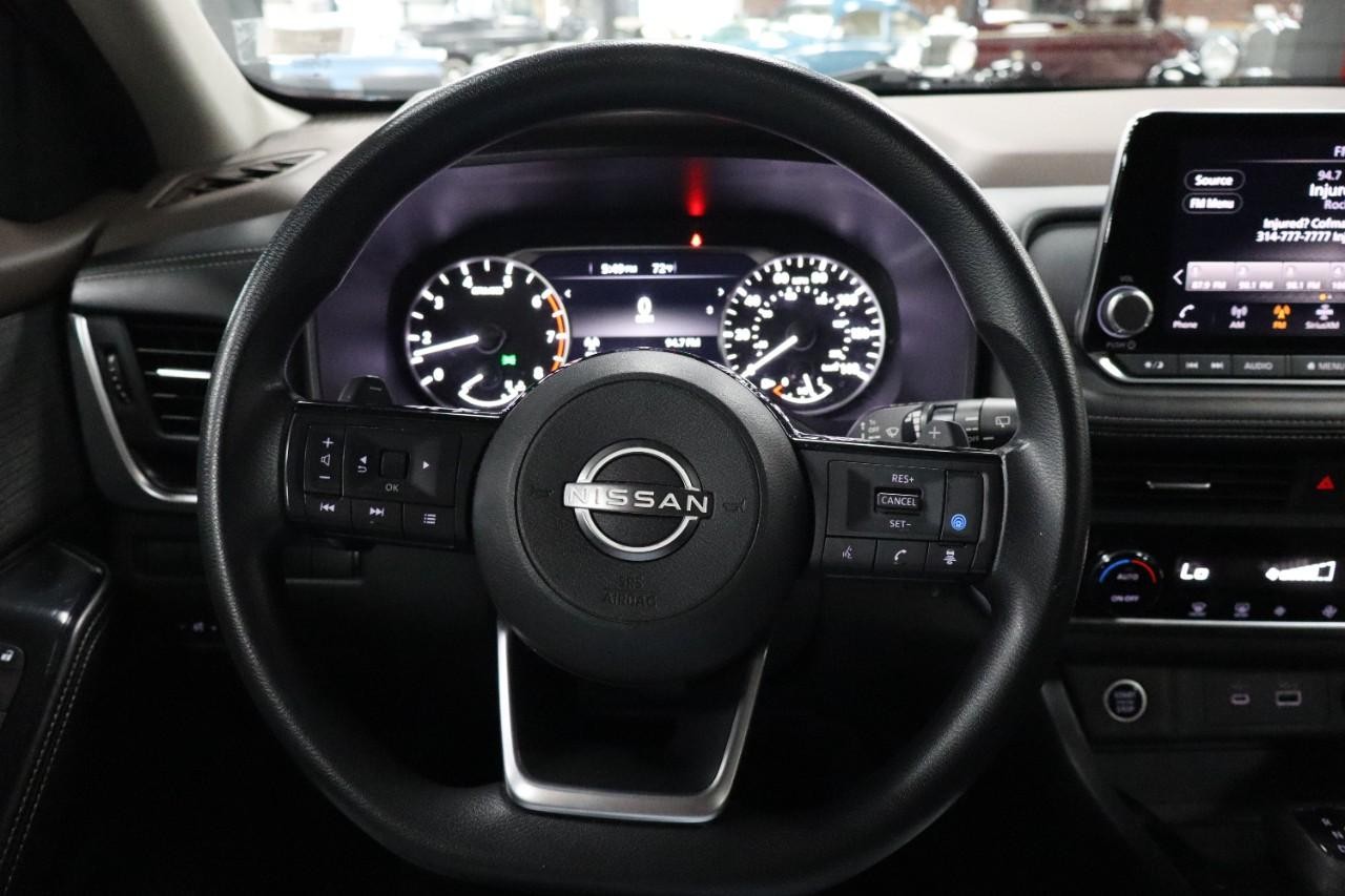 Nissan Rogue Vehicle Full-screen Gallery Image 14