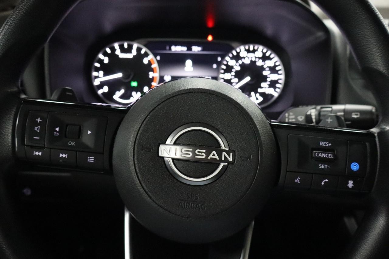 Nissan Rogue Vehicle Full-screen Gallery Image 16