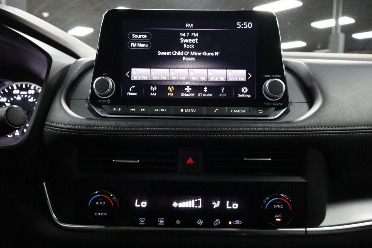 Nissan Rogue Vehicle Full-screen Gallery Image 17