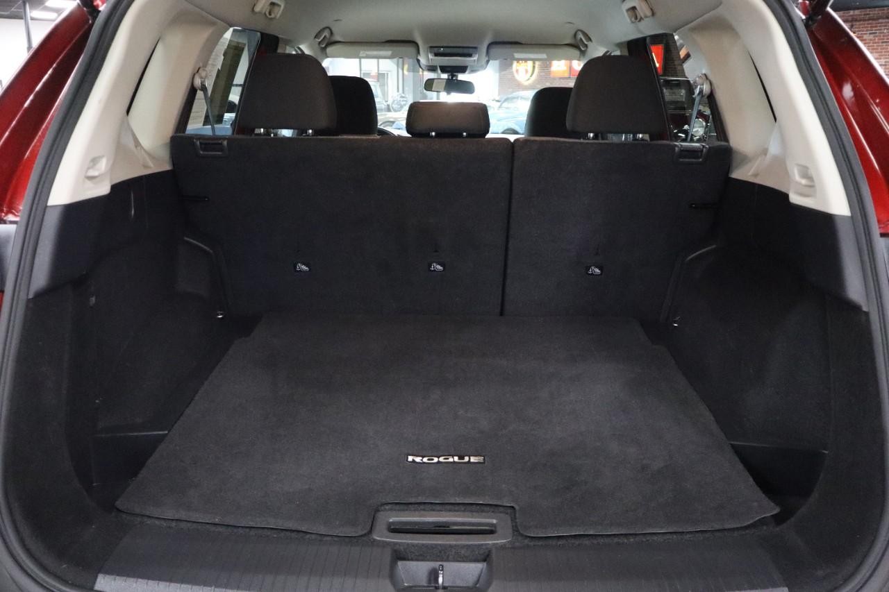 Nissan Rogue Vehicle Full-screen Gallery Image 25