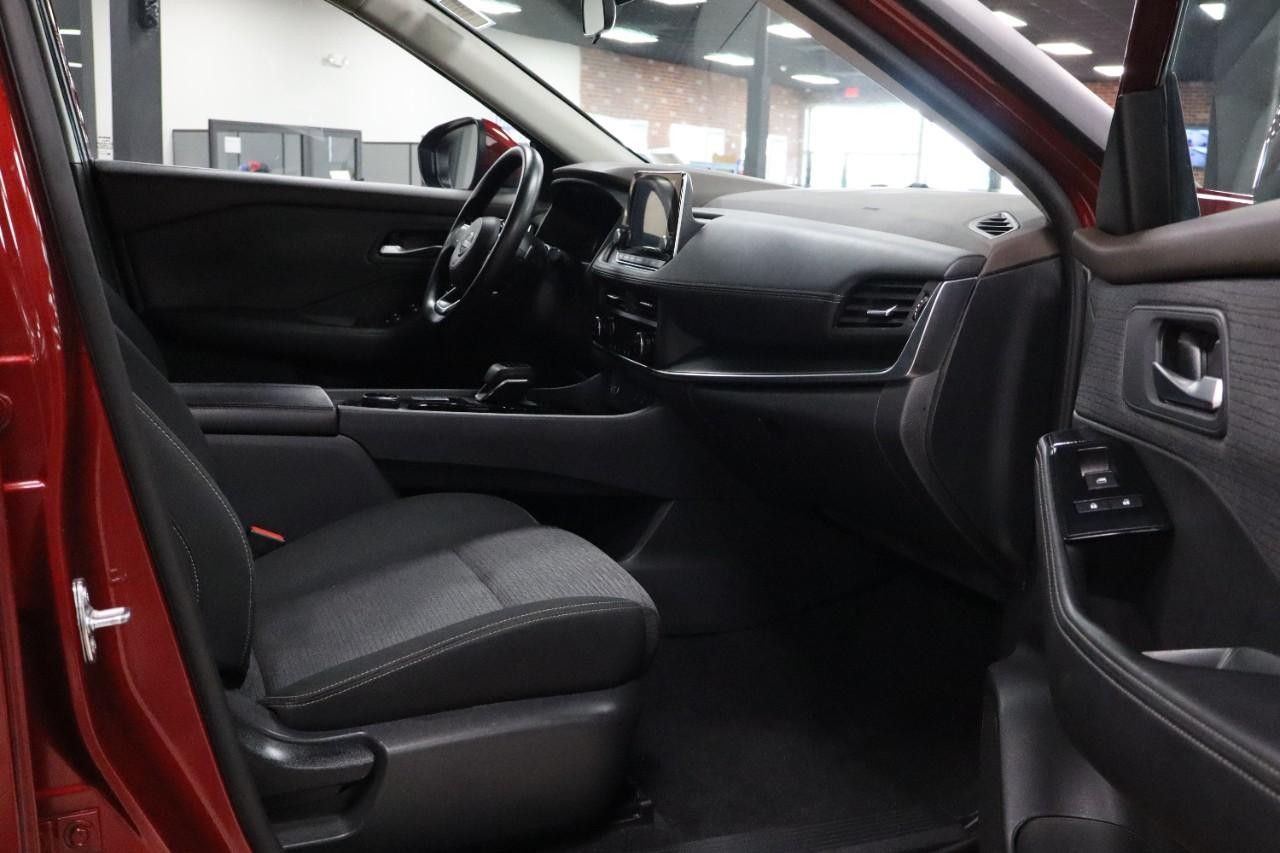 Nissan Rogue Vehicle Full-screen Gallery Image 27