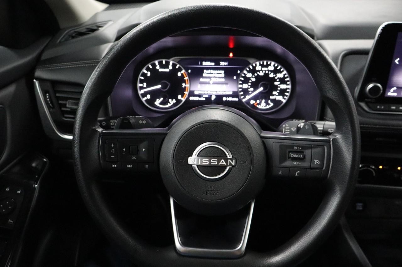 Nissan Rogue Vehicle Full-screen Gallery Image 11