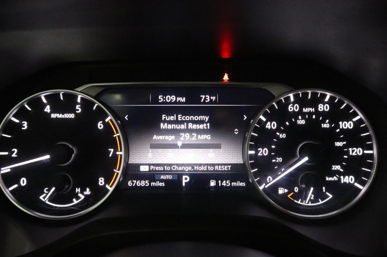 Nissan Rogue Vehicle Full-screen Gallery Image 12