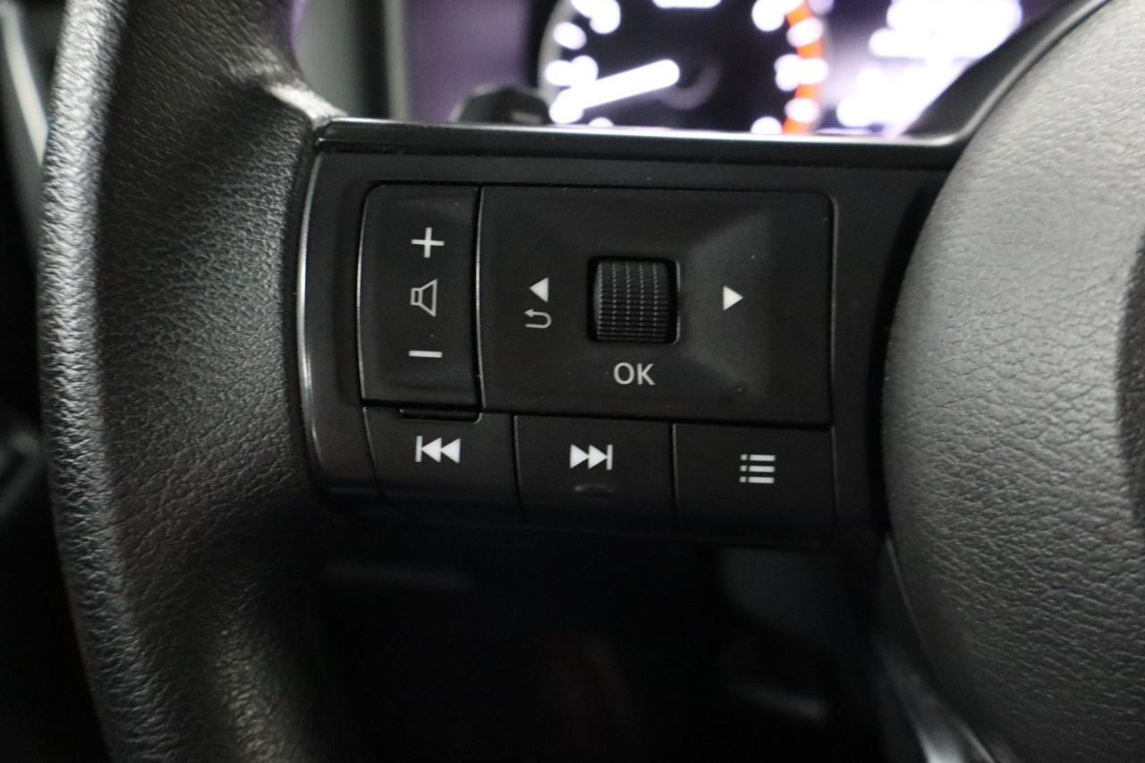 Nissan Rogue Vehicle Full-screen Gallery Image 13