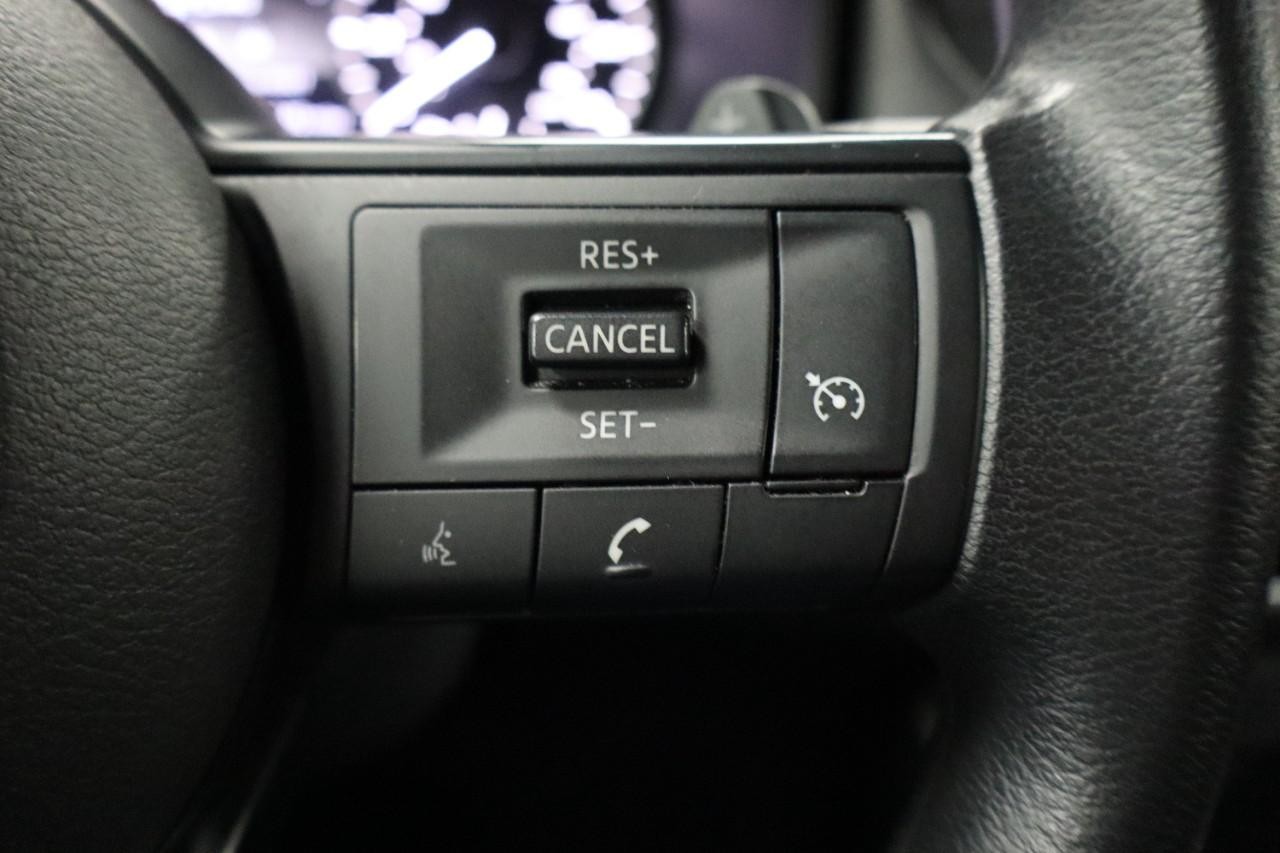 Nissan Rogue Vehicle Full-screen Gallery Image 14
