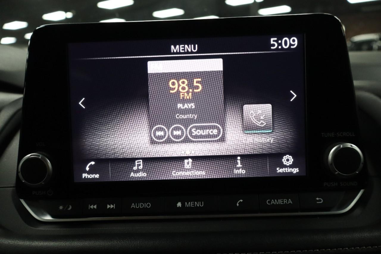 Nissan Rogue Vehicle Full-screen Gallery Image 15