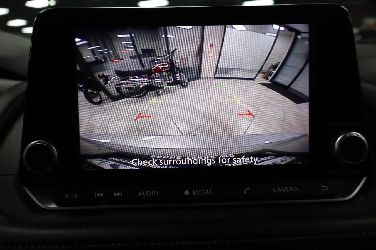 Nissan Rogue Vehicle Full-screen Gallery Image 16