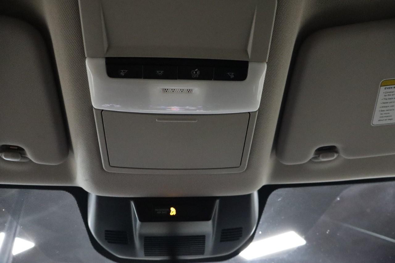 Nissan Rogue Vehicle Full-screen Gallery Image 19