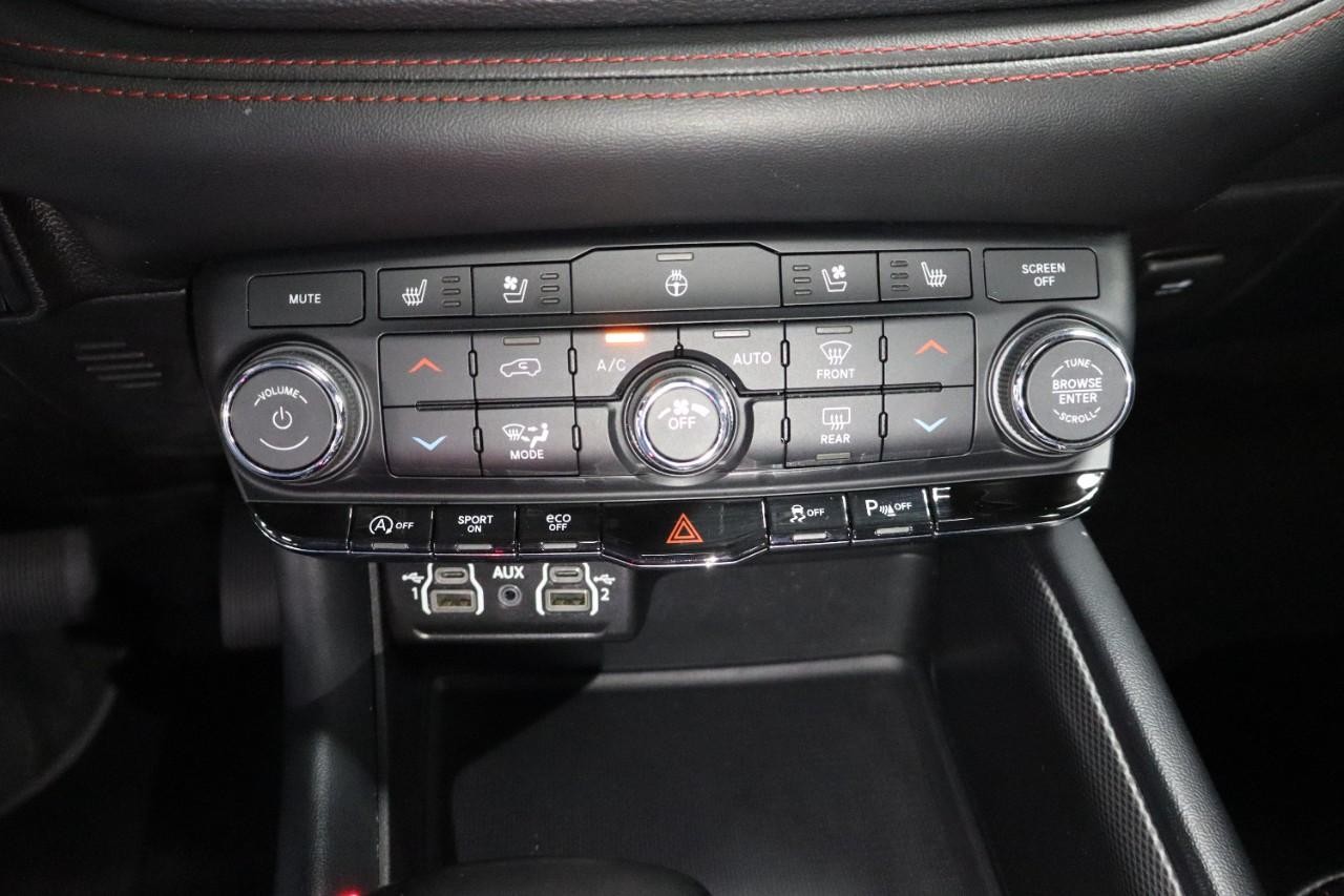 Dodge Durango Vehicle Full-screen Gallery Image 16