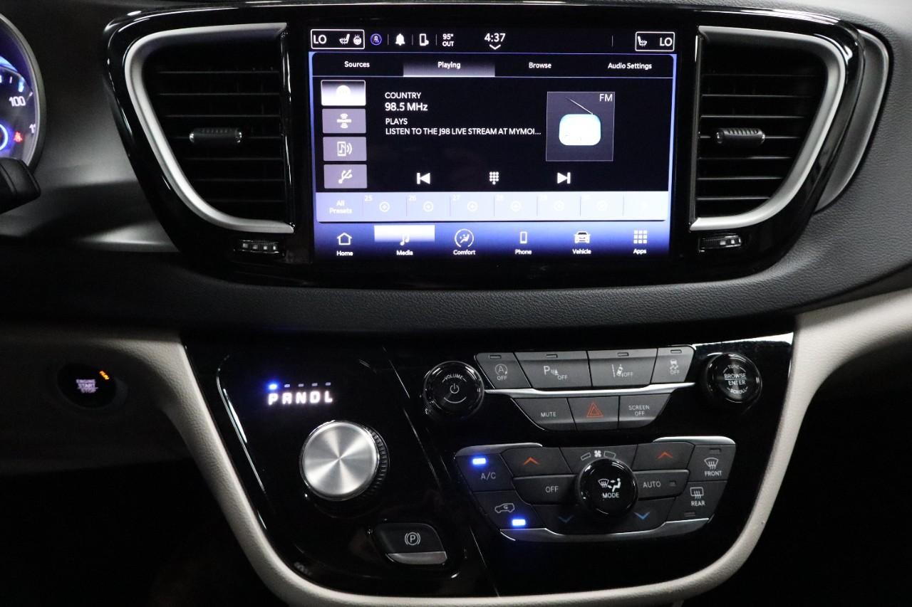 Chrysler Pacifica Vehicle Full-screen Gallery Image 20