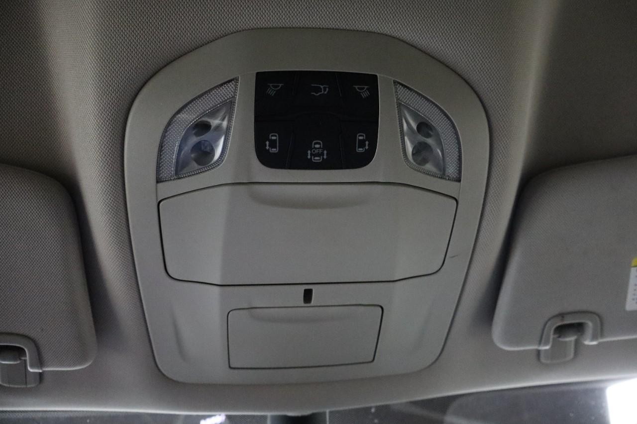 Chrysler Pacifica Vehicle Full-screen Gallery Image 22