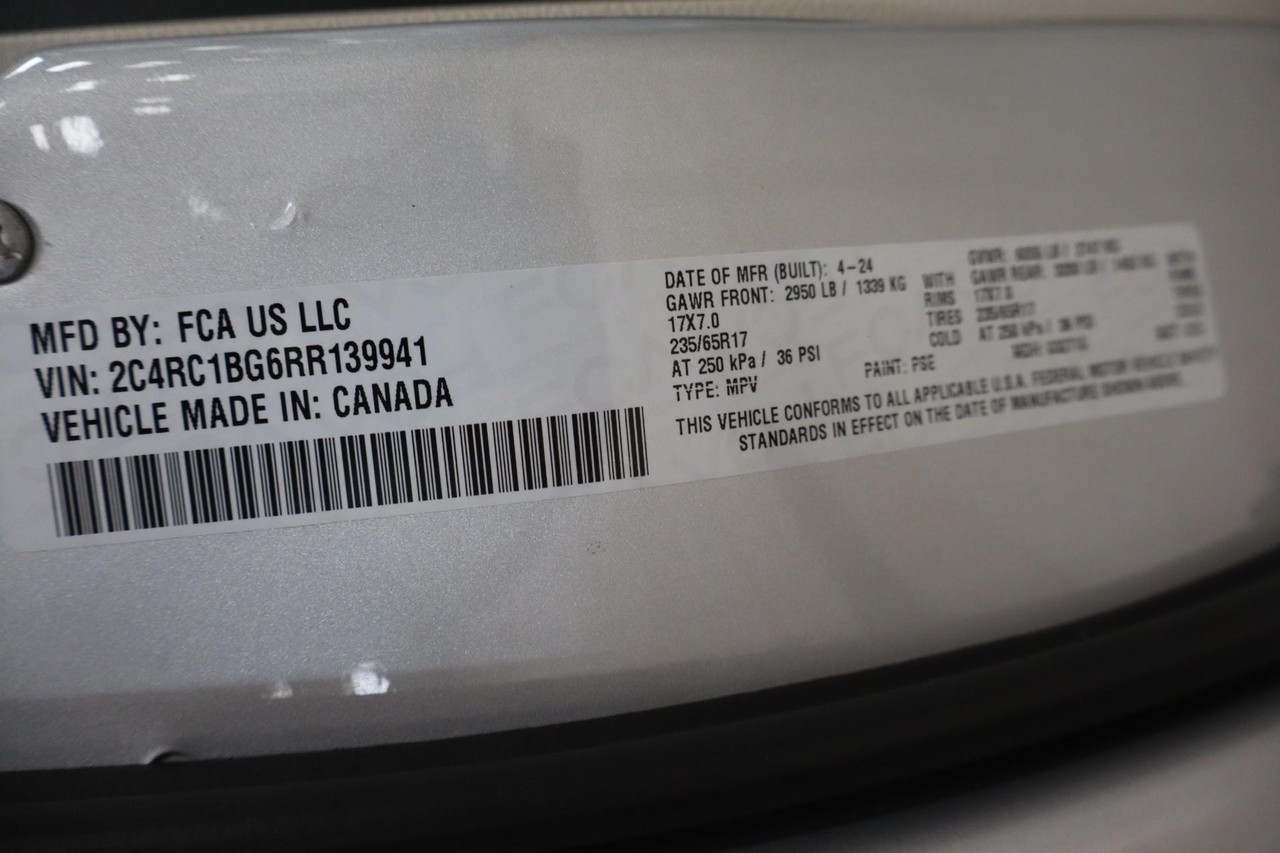 Chrysler Pacifica Vehicle Full-screen Gallery Image 31