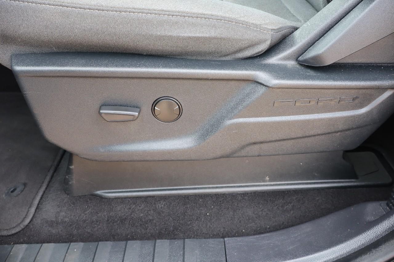 Ford F-150 Vehicle Full-screen Gallery Image 11