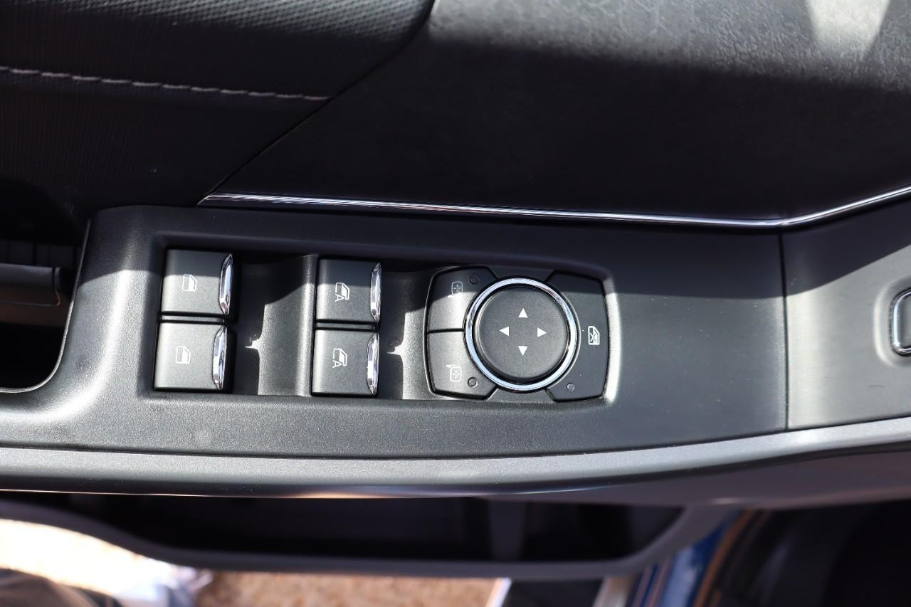 Ford F-150 Vehicle Full-screen Gallery Image 12
