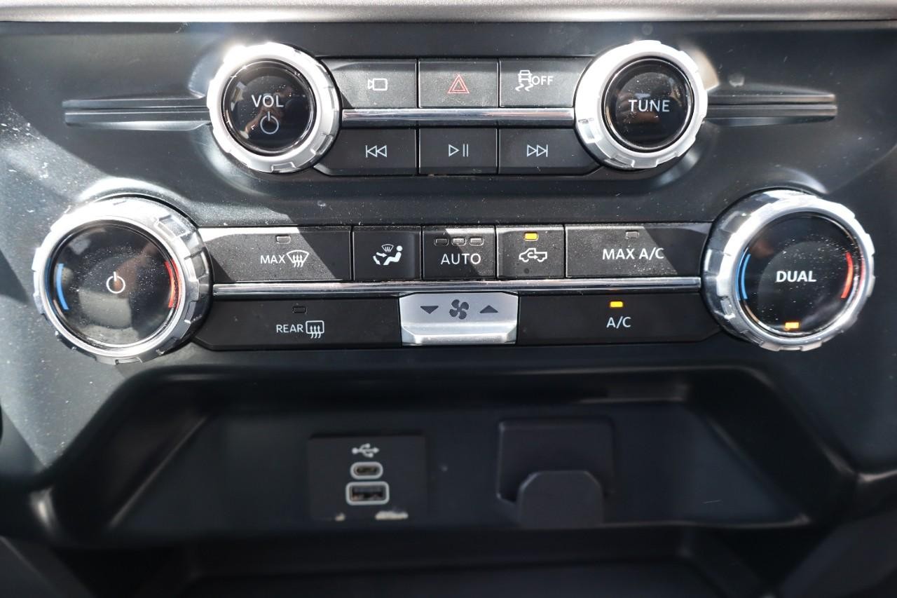 Ford F-150 Vehicle Full-screen Gallery Image 21