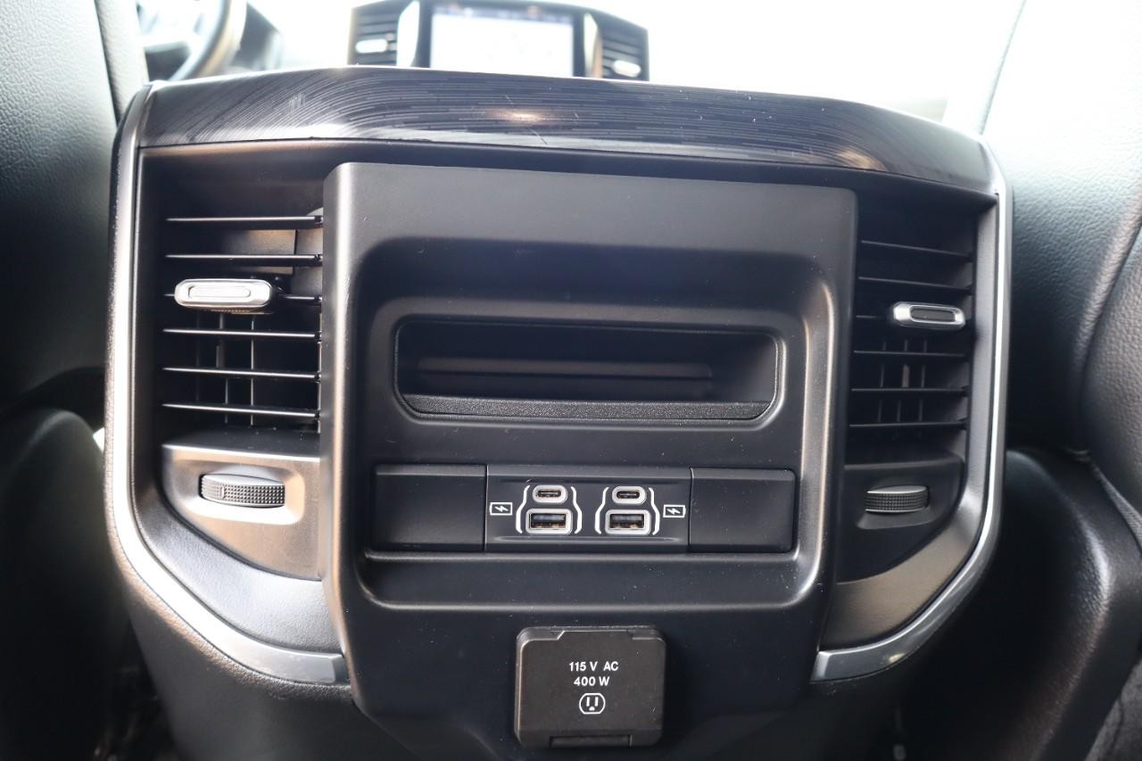 Ram 1500 Vehicle Full-screen Gallery Image 23