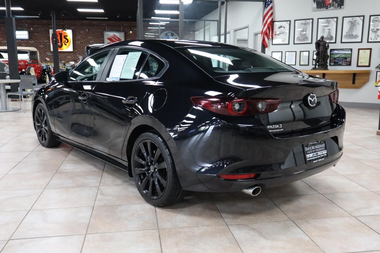 Mazda Mazda3 Sedan Vehicle Full-screen Gallery Image 3