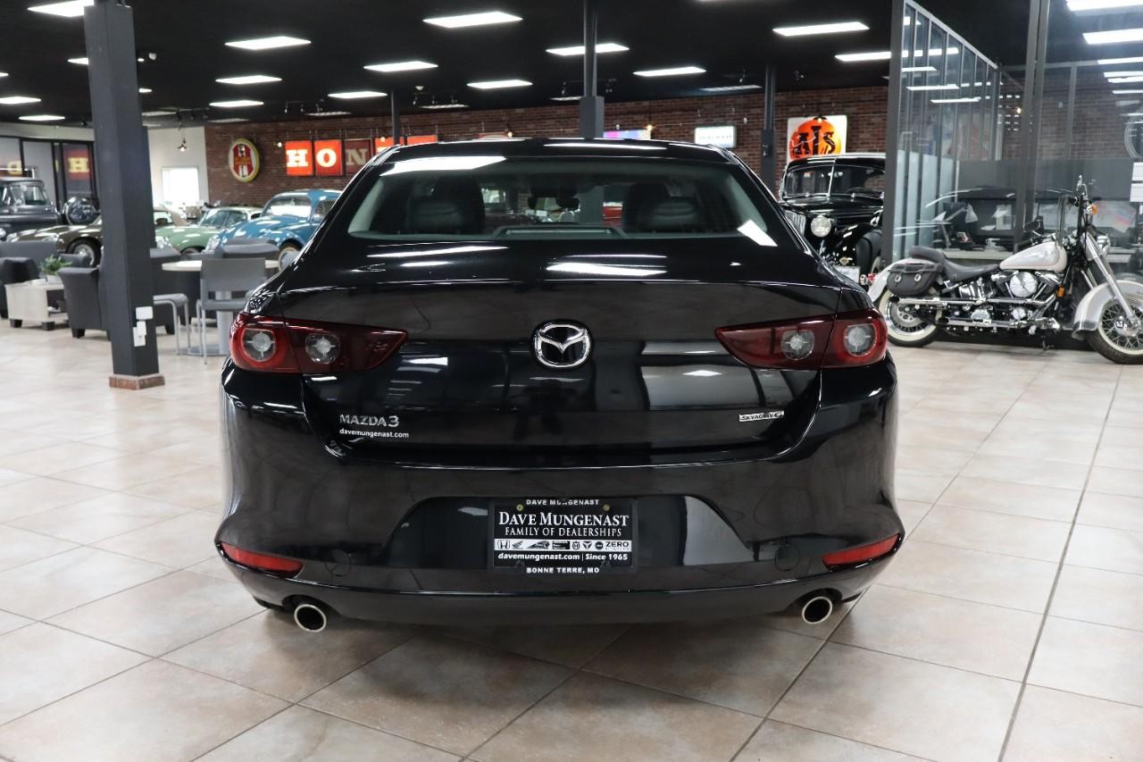 Mazda Mazda3 Sedan Vehicle Full-screen Gallery Image 4