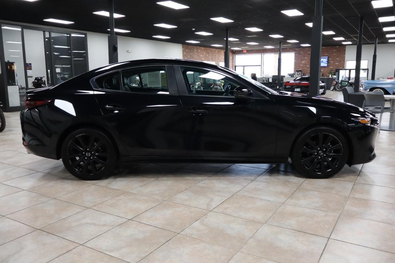 Mazda Mazda3 Sedan Vehicle Full-screen Gallery Image 6