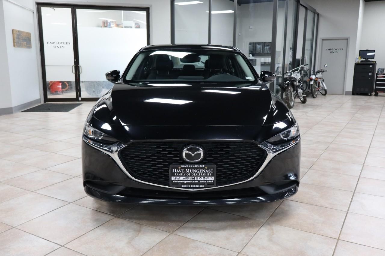Mazda Mazda3 Sedan Vehicle Full-screen Gallery Image 8