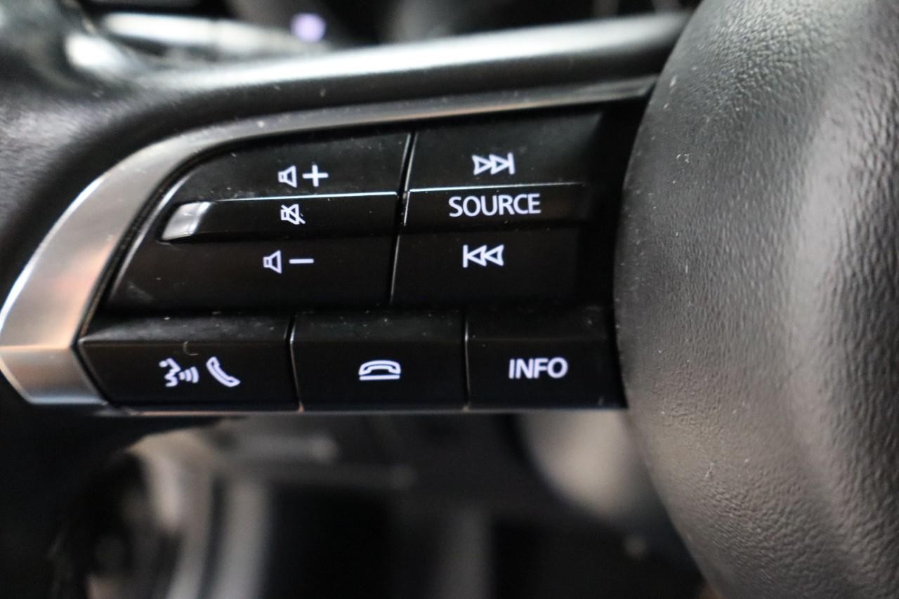 Mazda Mazda3 Sedan Vehicle Full-screen Gallery Image 15