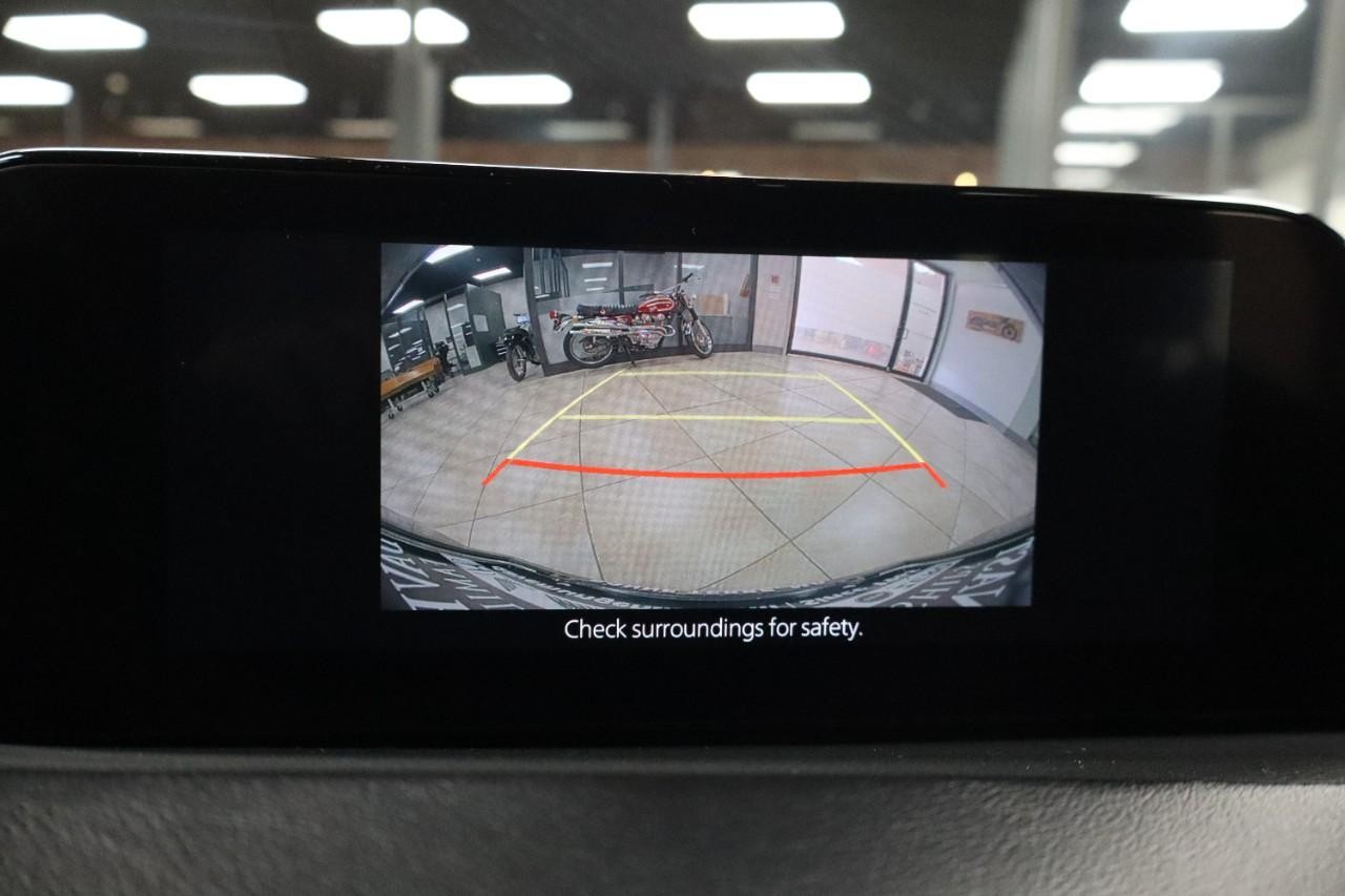 Mazda Mazda3 Sedan Vehicle Full-screen Gallery Image 18