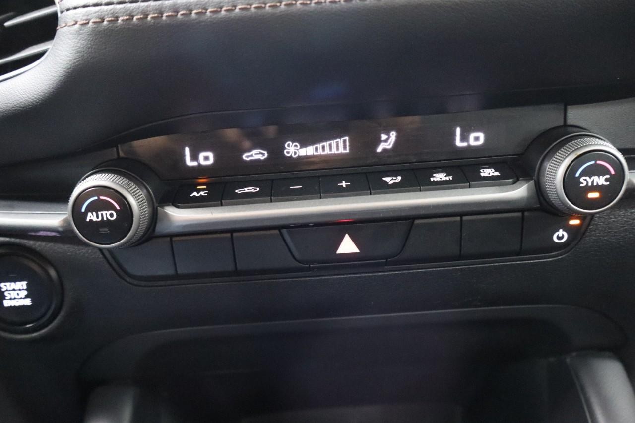 Mazda Mazda3 Sedan Vehicle Full-screen Gallery Image 19